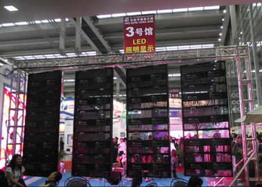 中国 500mm x 500mm HDの屋内3.91mmフル カラーのダイカストで形造るアルミニウム キャビネットの段階のレンタルLED表示 サプライヤー
